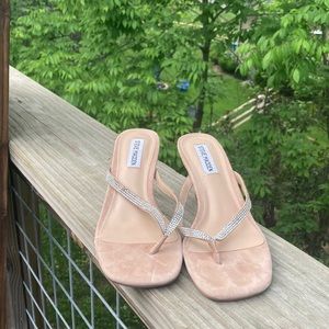 Only tried on with my wedding dress. Great for a wedding or brides made dress.